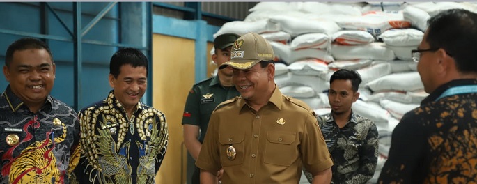 Wakil Bupati Rohul Tinjau Gudang Bulog dan Pasar Batas, Pastikan Stok Beras Aman Selama Ramadhan