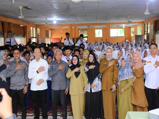 Wabup Kampar Misharti Dorong Pelajar Pahami Bahaya HIV/AIDS dan Narkoba