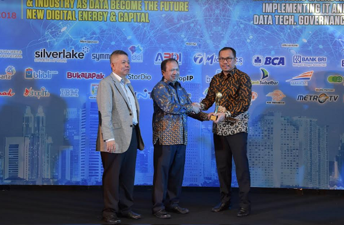 TAHNIYAH...Bank Riau Kepri Raih 2 Penghargaan DataGovAi Award 2018