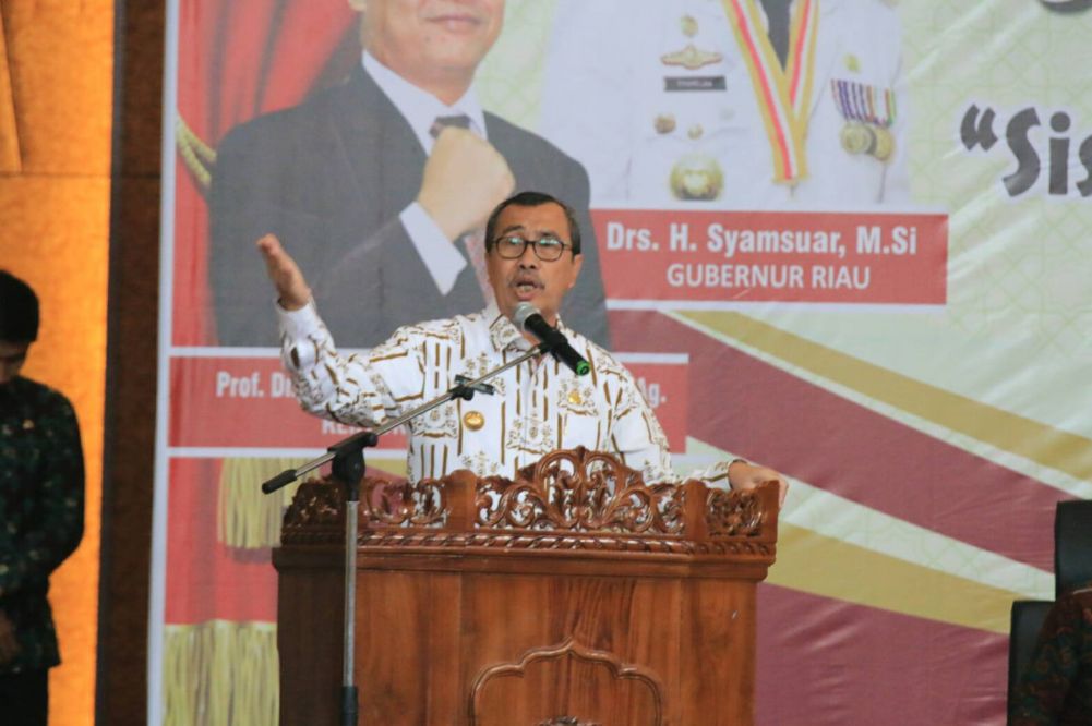 Gubernur Riau Serius Kembangkan Ekonomi Syariah