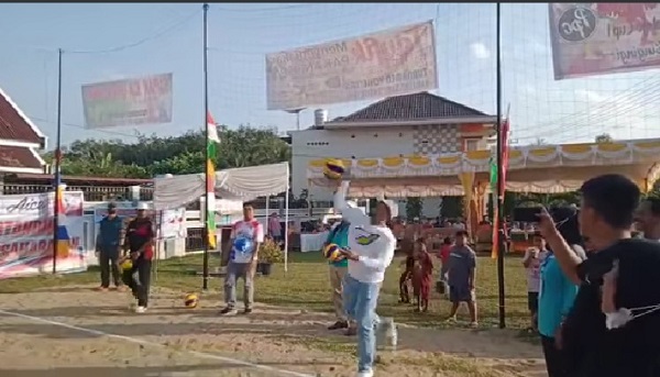 Romi Alfisah Putra  Buka  Turnamen Voli Putra Putri se-Kuansing.