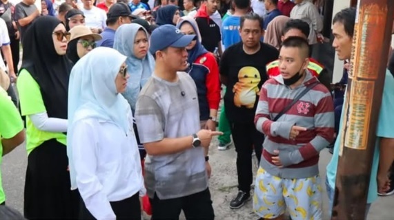 Agung  Datangi RS Bhayangkara, Temui Keluarga Korban Kebakaran Tuanku Tambusai