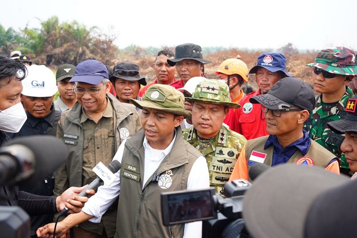 Pemerintah Tambah Helikopter Water Bombing dan Modifikasi Cuaca
