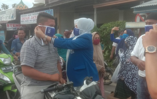 PAN Berbagi dengan Masyarakat Kuansing, Serahkan 1,000 Masker dan 500 Hand Sanitizer