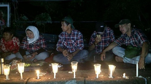 Hingga Tengah Malam, Ada Ratusan Ahoker Nyalakan Lilin di Sekitar Mako Brimob