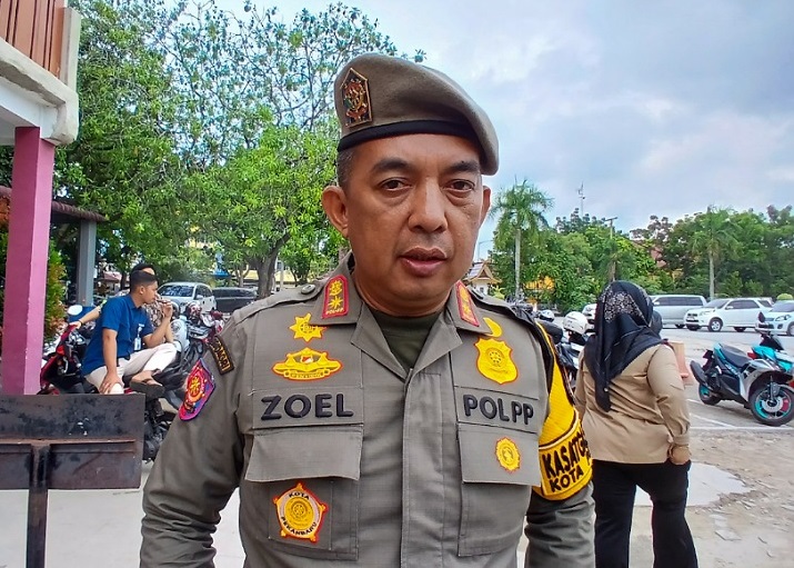 Penertiban Tiang Reklame Berlanjut ke Jalan Riau