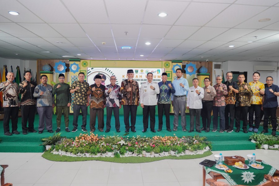 UMRI Gelar Kuliah Umum Bersama Gubernur Sumatera Barat: Bahas Peran Mahasiswa dalam Menyongsong Indonesia Emas 2045