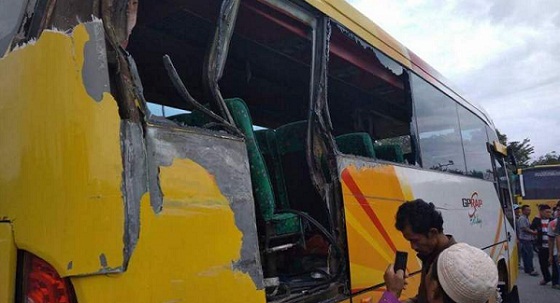 Sedang Tidur Lelap di  Bus Pariwisata, Kepala Murid SMP Rombongan MTQ Rohul  Dihantam Truk Hingga Tewas