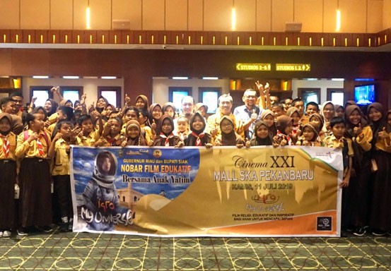 Gubernur Riau Nonton Bareng Film Iqra' Bersama 250 Anak Yatim dari Siak dan Pekanbaru