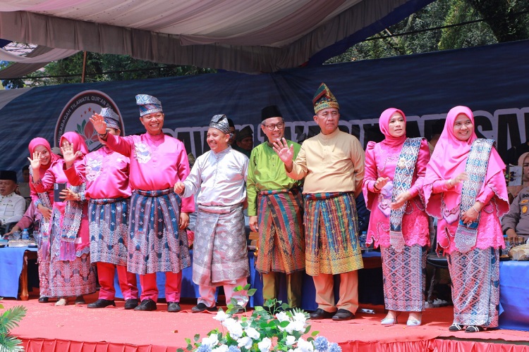 Pemko dan LPM  Ikut Meriahkan Pawai Taaruf MTQ Riau ke-41 di Rengat