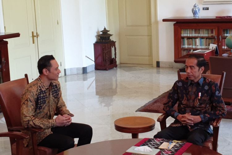 Usai SBY, AHY Juga Ucapkan Selamat Saat Bertemu Jokowi Lagi di Istana