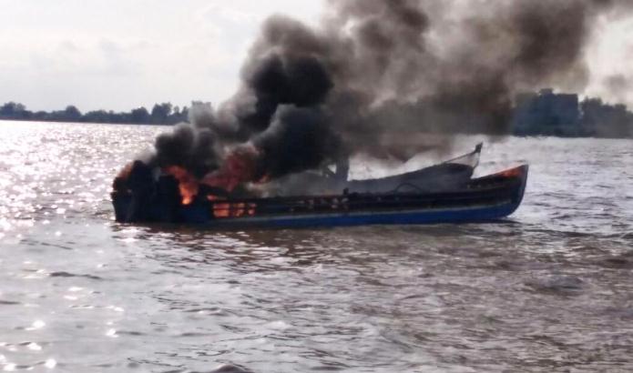 DUARRRRR... Speedboat Terbakar di Perairan Inhil, Penumpang Panik