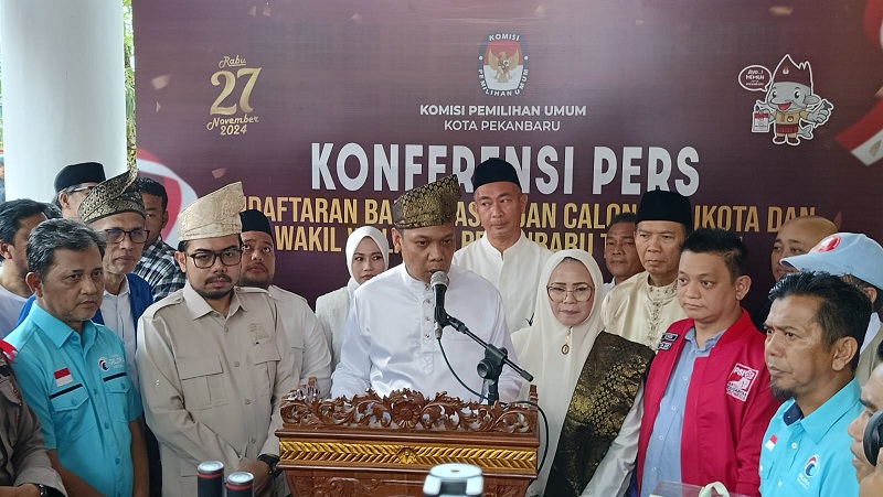 Diusung 6 Partai dan Ribuan Massa, Muflihun - Ade Hartati Daftar ke KPU Pekanbaru