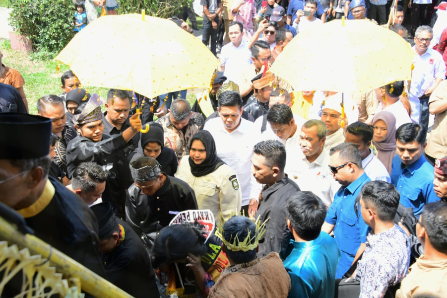 Disambut Bupati Kasmarni, Menteri Kominfo RI Tiba di Negeri Junjungan