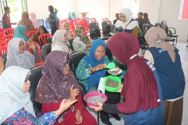 KEREN... Mahasiswa Unri Perkenalkan Inovasi Limbah Durian Jadi Kompos dan Pangan Alternatif