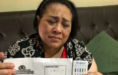 Lagi Asik Nyabu Bareng Suami, Komedian Nunung Ditangkap Polisi