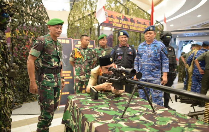 Coba Senjata Sniper, Gubri Bangga dengan Alutsista TNI