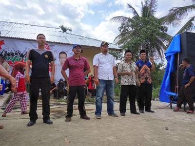Hehehe... Tak Mau Kalah, Ketua Komisi III DPRD Inhil Ini Juarai Lomba Bawa Kelereng
