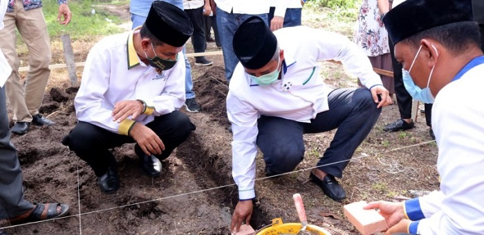 Alfedri letakkan batu pertama pembangunan RLH program Baznas Kabupaten Siak.