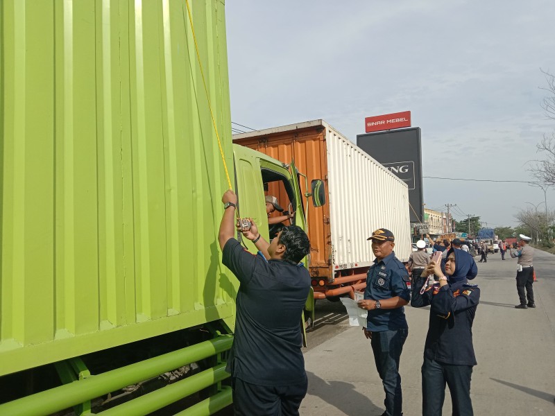 48 Kendaraan ODOL di Suruh Putar Balik Oleh Petugas Operasi Gabungan