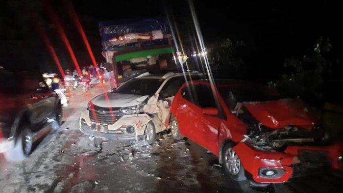 Tabrakan Beruntun di Jalan Lintas Padang Panjang - Bukittinggi, Libatkan 8 Mobil, Satu Orang Meninggal, 6 Luka-luka