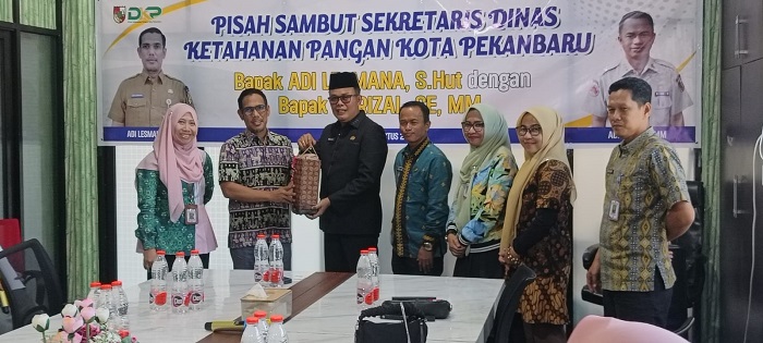 Kepala DKP Pimpin Pisah Sambut Sekdis Adi Lesmana kepada Adrizal