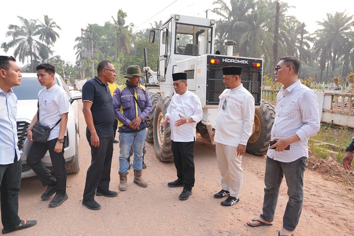Respons Cepat Bupati Rohil,  Jalan Rusak 12 Tahun di Bagan Sinembah Raya Langsung DIperbaiki