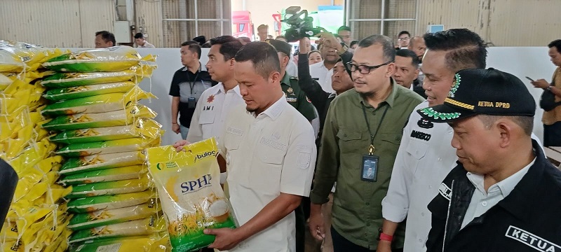 Wali Kota Agung  Cek Ketersediaan Beras, Gula dan Minyak Goreng di Gudang Bulog Sudirman