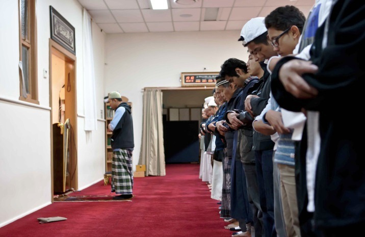 Astaghfirullah... Dicap Kelamaan Pimpin Salat Subuh, Imam Masjid Hampir Dibakar Jemaah