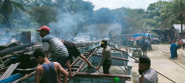 Ditinggal ke Ladang, Tujuh  Rumah Warga Ujung Tanjung Hangus Dilalap Si Jago Merah