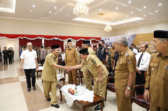 Kinerja Penyaluran KUR dan Ultra Mikro Terbaik, Bupati Rohul Terima Treasury Award 2023