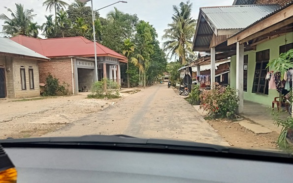 Semenisasi Jalan Menuju Kantor Desa Sukamaju, Rambah  Selesai Dikerjakan