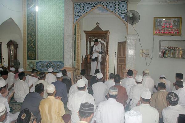 Khutbah Idul Fitri, Bupati Wardan Ajak Warga Bersama Majukan Inhil