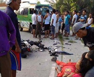 TRAGIS...Tabrak Bus  Penumpang, Dua Pelajar Kakak Beradik Tewas di KM 51 Lintas Timur Kandis
