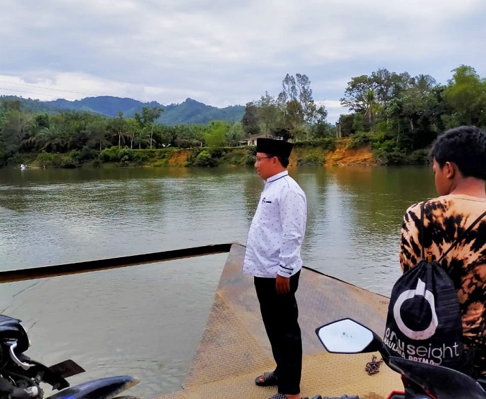 Suara Warga Desa Tanjung Belit Selatan, ''Pak Habib, Tolonglah Buatkan Kami Jembatan, Agar Anak-anak Bisa Sekolah...''