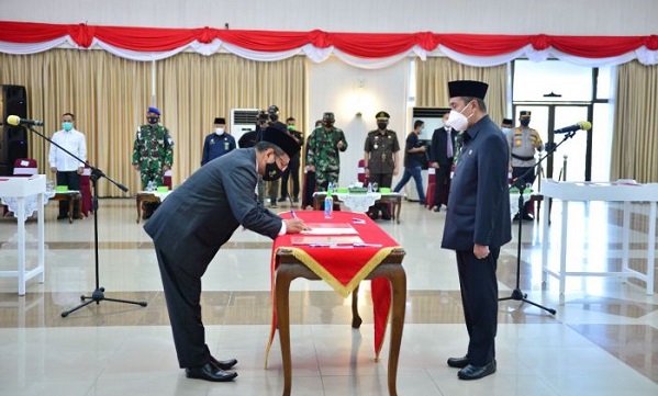 Syamsuar Lantik Masrul Kasmy Menjabat Penjabat  Sekda