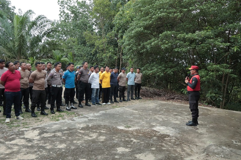 Tingkatkan Profesionalisme dan Keterampilan, Polres Kuansing Gelar Latihan Menembak