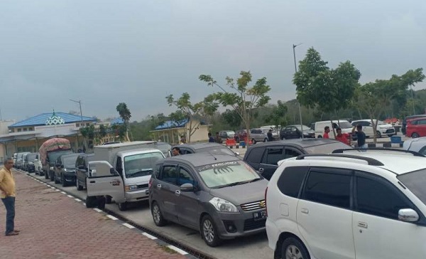 Arus Balik, Antrean Kendaraan  Mengular di Pelabuhan Ro-ro Air Putih Bengkalis