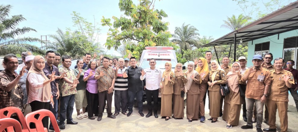 Tingkatkan Yankes Masyarakat, Dinkes Bengkalis dan Anggota DPRD Serahkan Ambulans untuk Pustu Tegar