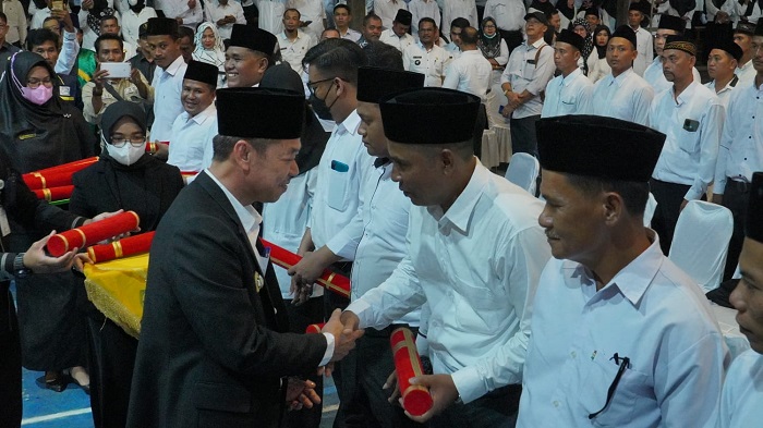 Bupati Rohil Lantik 938 Anggota BPKep Sekabupaten