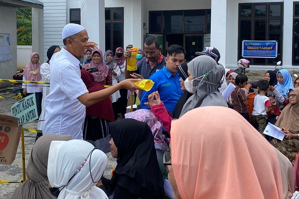 Wali Kota Bersama PT. PAA Bagikan Minyak Goreng Gratis