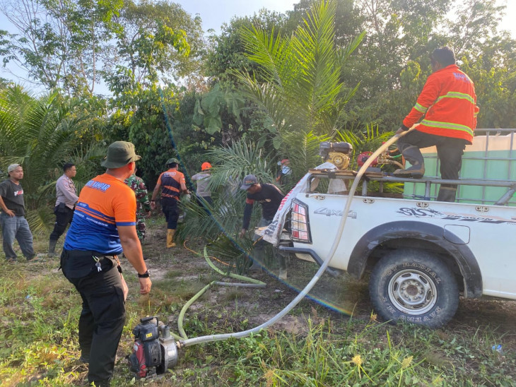 Kembali BPBD Kampar Padamkan Api  Kebakaran Lahan di Silam Kecamatan Kuok