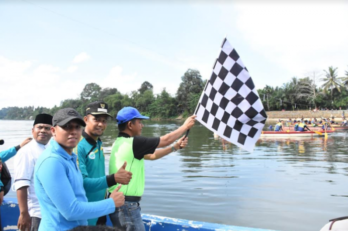Pacu Sampan Sei Tarap Berdayung akan Jadi Event Tahunan
