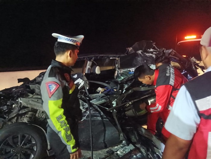 HOROR! Pemudik dari Sumatera Utara Tewas di Tol Pekanbaru-Dumai, Daihatsu Terios  Hantam Truk Tronton