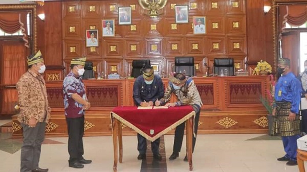 Pemerintah Kabupaten Siak, Lima BUMD Dan Kejari Siak Tandatangani MoU Bantuan Hukum Bidang Perdata dan TUN