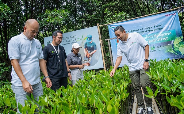 Inisiatif Jaga Bumi, Telkomsel Luncurkan Program Carbon Offset