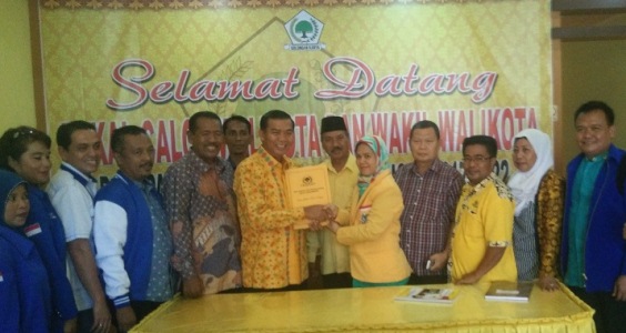 Berharap Sebiduk, Firdaus  Daftar Calon Wali Kota ke Partai Golkar Pekanbaru
