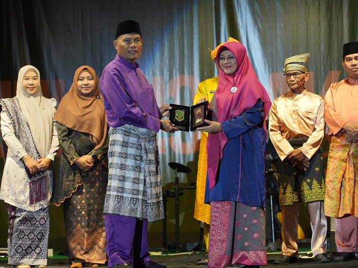 Buka Julang Budaya Siak 2025 , Bupati Afni: Ruh Kemelayuan Riau Ada di Tanah Kita!