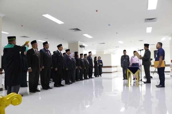 Wakili Wako Firdaus, Sekda Lantik Puluhan Pejabat Pemko Pekanbaru
