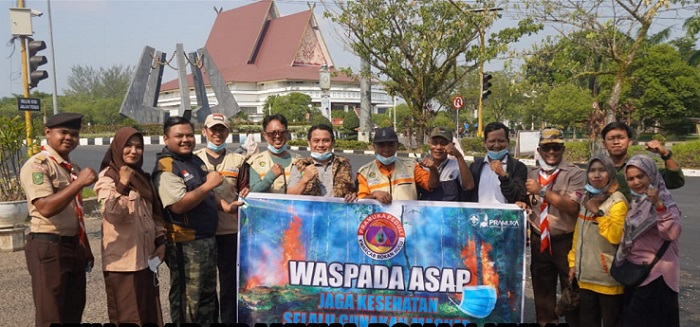 Kwarcab Pramuka Rohul  Bagikan  Seribu Masker pada Masyarakat